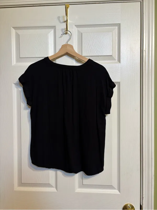 Liz Claiborne Black V-Neck Short Sleeve Blouse - Image 2