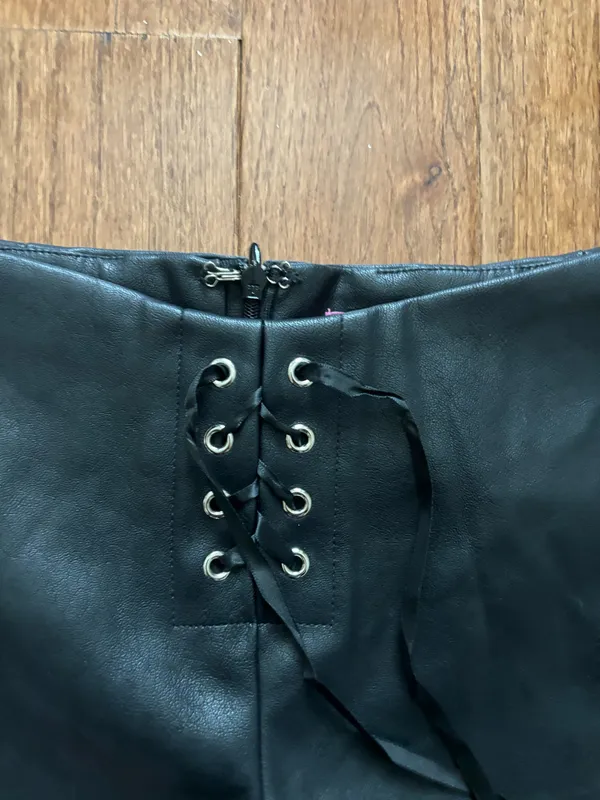 Edikted Wilde Lace Up Faux Leather Shorts black XS - Image 3