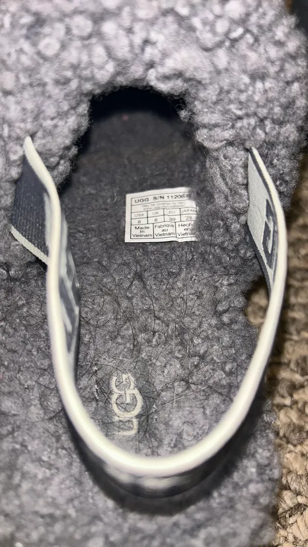 UGG Slippers Women’s 8 - Image 3