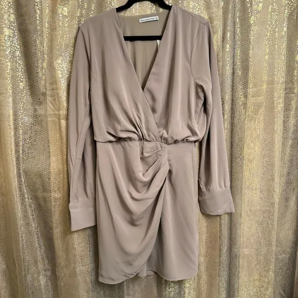 Abercrombie & Fitch Nude Tan Chiffon Long Sleeve Faux Wrap Dress Large Tall NWT - Image 2