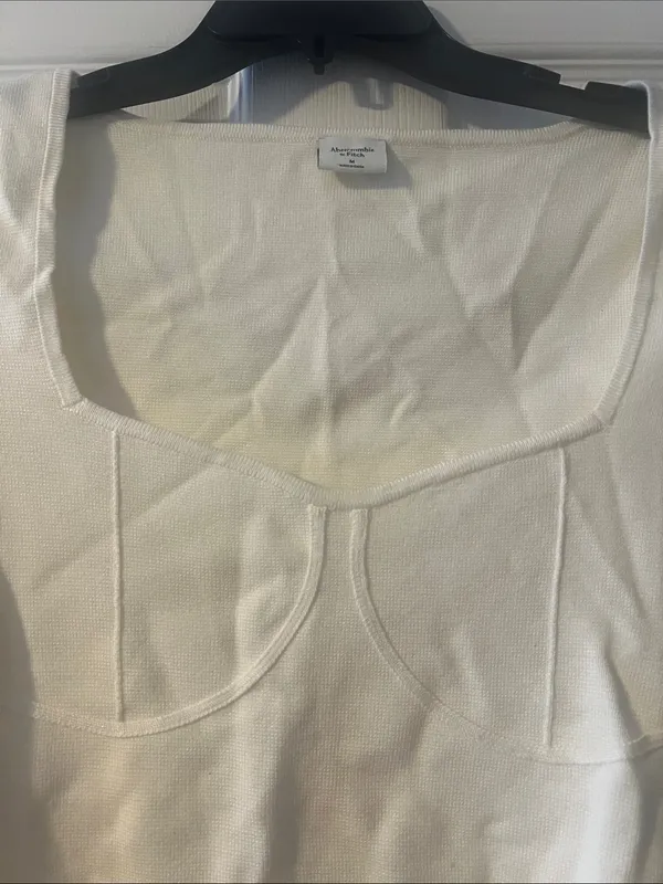 Abercrombie & Fitch Cream Long-Sleeve Scoop Crop Top - Image 3