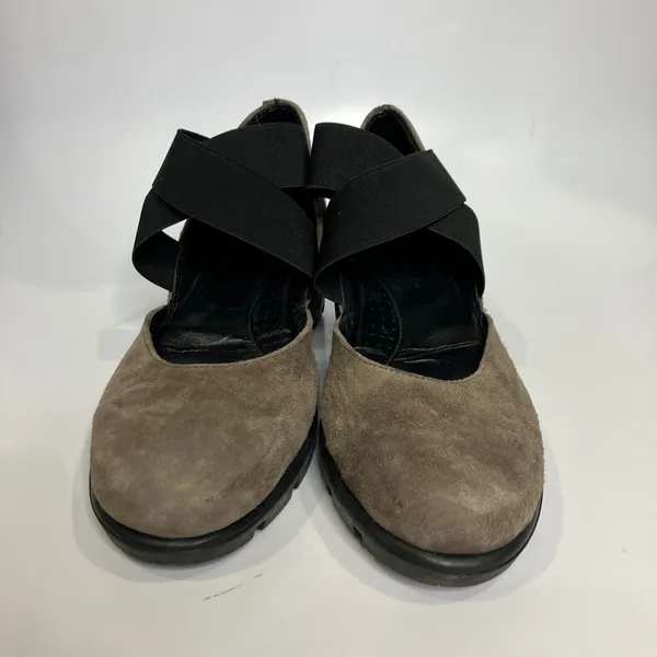 The Flexx wedge suede shoes taupe‎ women’s size 6.5 business casual - Image 3