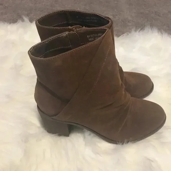 Universal Threads Ladies Boots Brown - Image 3