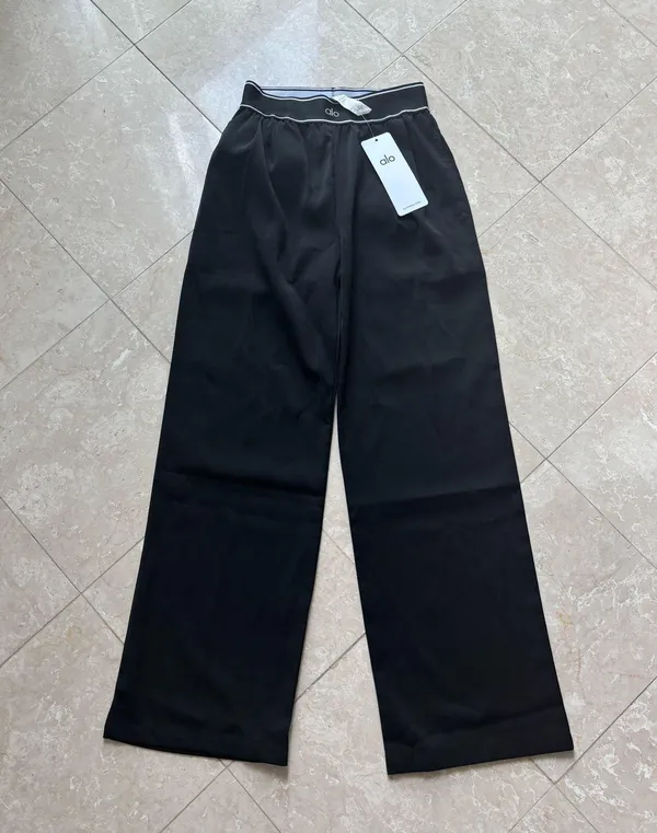 Alo Yoga Trousers - Image 9