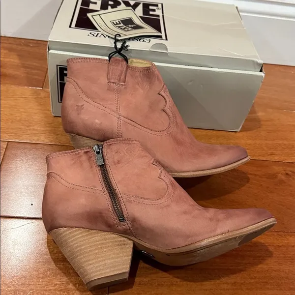 NWT Frye Women's Dusty‎ Rose Reina Bootie Bufny Ankle Bootie size 7M - Image 5