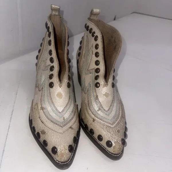 Corral Circle G White Coastal Cowgirl Studs Pointed Toe Ankle Booties Women's 7 - Image 2