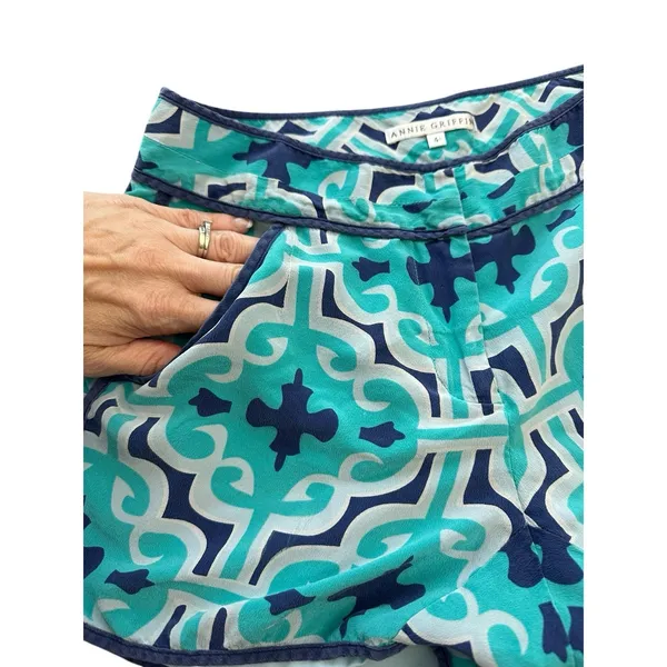 Annie Griffin Shorts Women's Sz 4 100% Silk‎ Blue White Geometric Print #BB12-4 - Image 3
