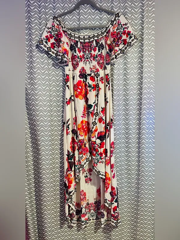 Lulus | Danica Ivory Floral Print Smocked High-Low Maxi Dress, XS - Image 4