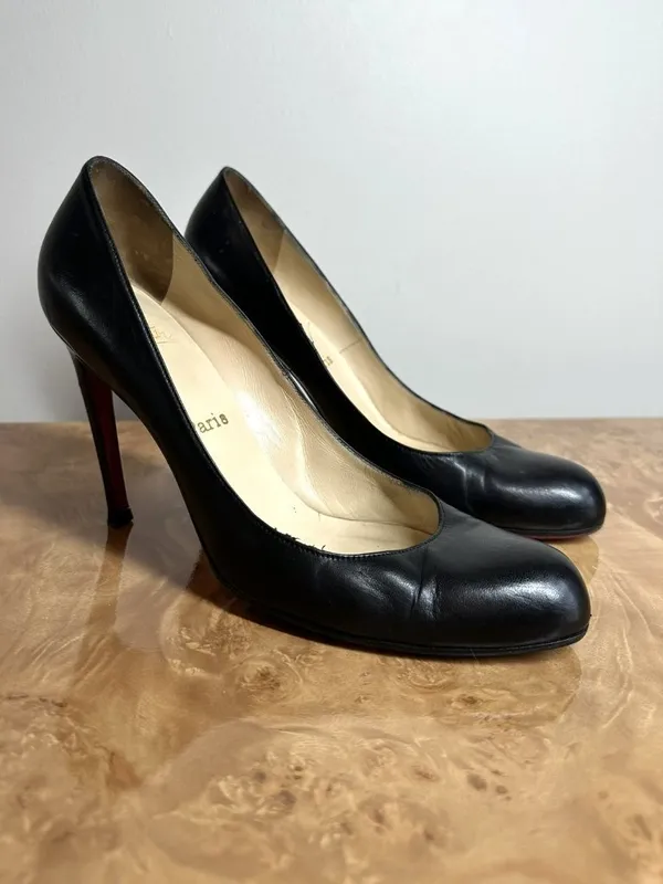 FLAW Christian Louboutin Black Leather Round Toe Pumps Size 40 AS-IS - Image 2