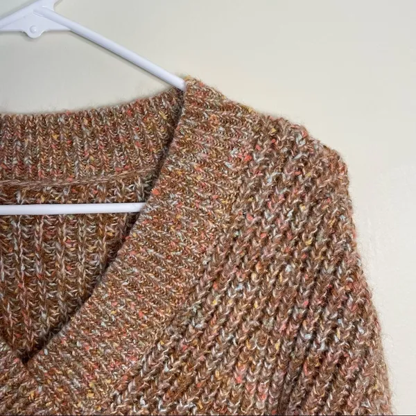 Caramel Brown Fall Colors V-Neck Long Sleeves Sweater Knit Medium Tall‎ Winter - Image 2