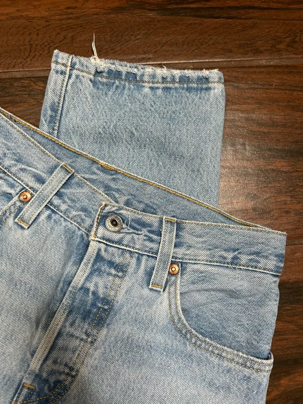 Levi’s Premium Light Wash Straight Leg Denim Jeans Women’s Size 25 - Image 2