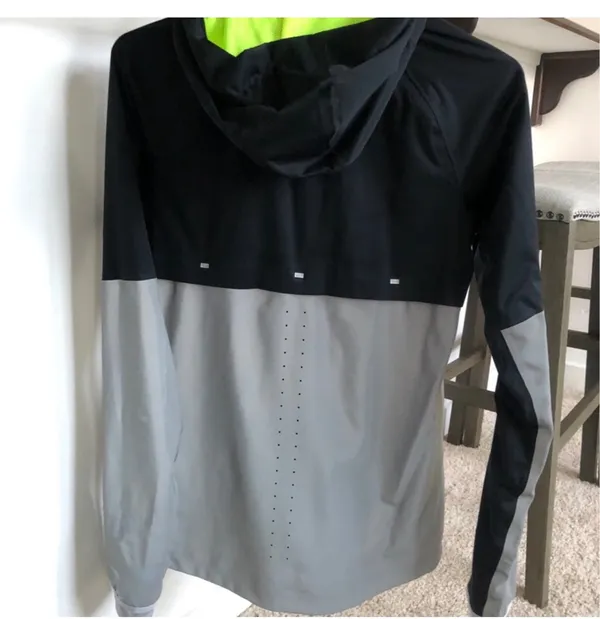 Nike Reflective Jacket Women’s Running - Image 3