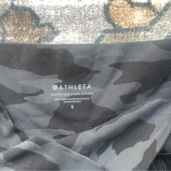 Athleta black salutation camo‎ joggers high rise pants - Image 3