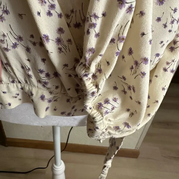 American Eagle Wrap Top Womens XL Cream Purple Floral Long Sleeve Viscose Blouse - Image 10