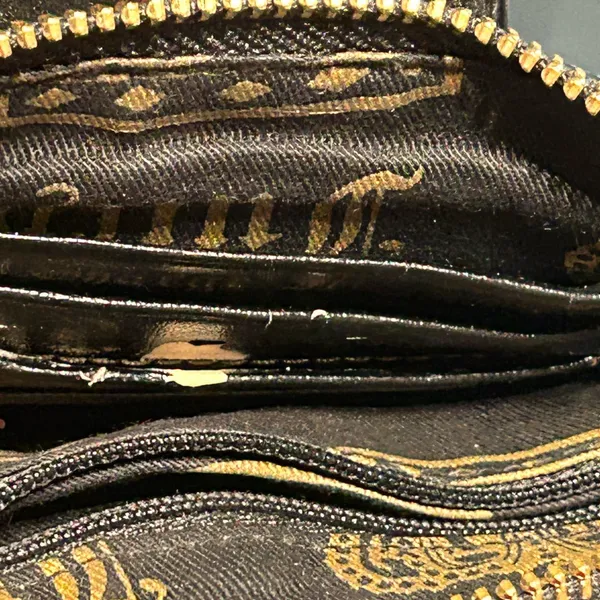Juicy Couture Chic Black and Gold Women's Bag - Image 7