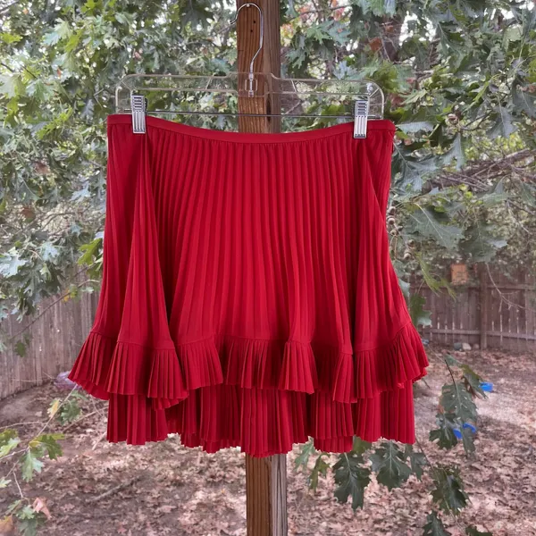 Banana Republic Women's Red Tiered Mini Skirt Size 4 - Image 3