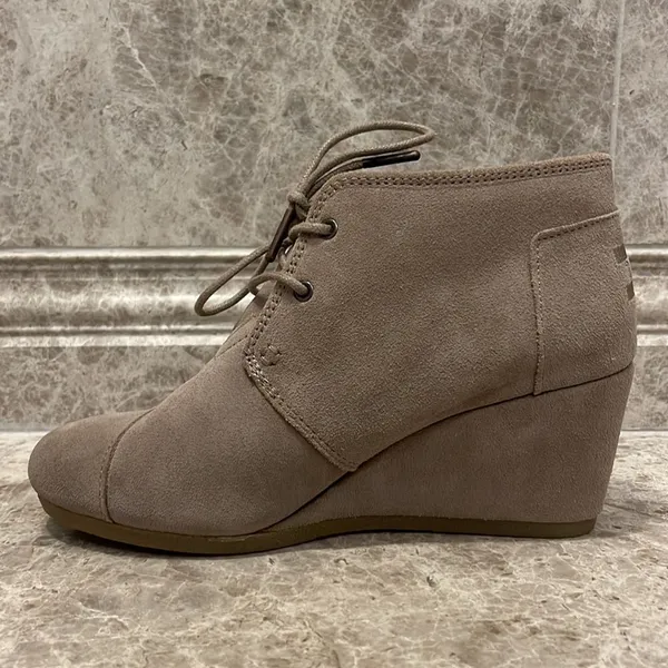 Toms Kala Desert Wedge Bootie Size 7.5 Suede Taupe Lace Up Boot - Image 5