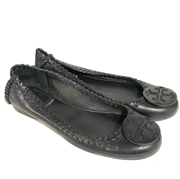 Tory Burch 6.5‎ Medallion Black Leather Rubber Sole Flats - Image 2