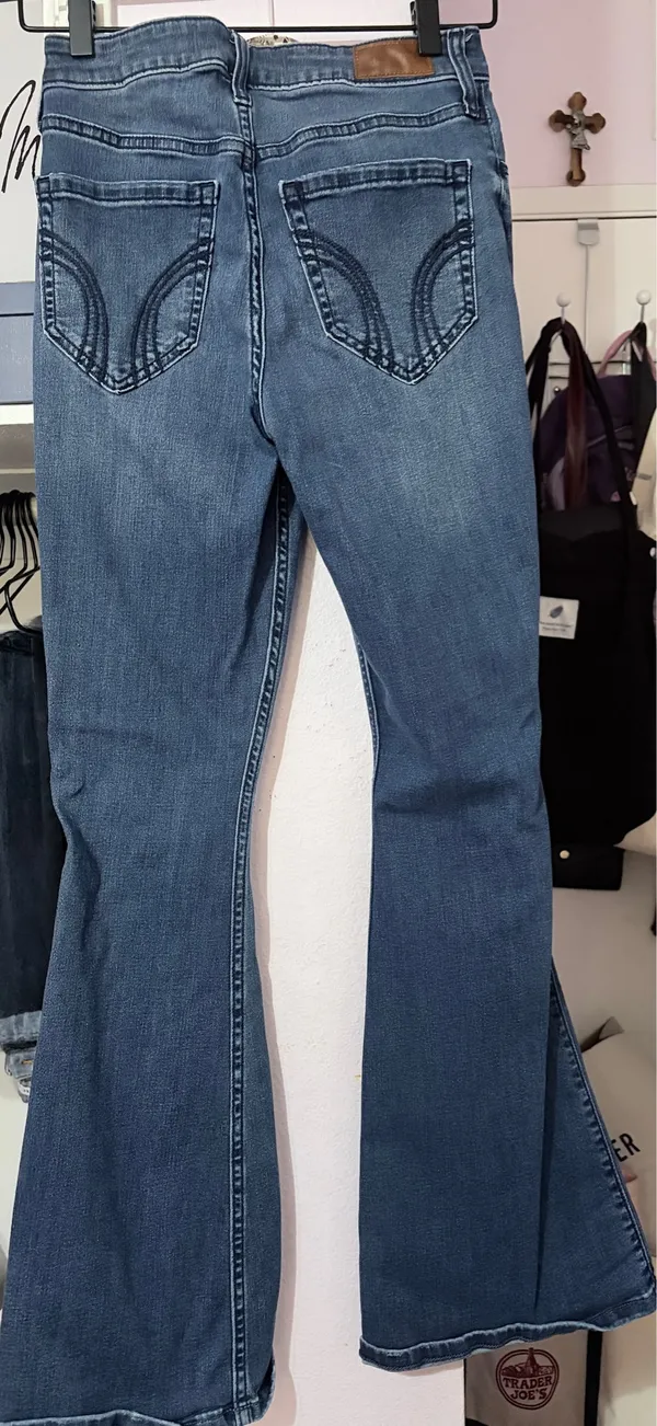 Hollister Jeans High-Rise Flare - Image 3