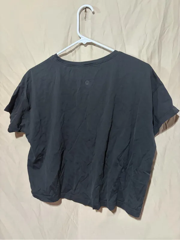 Lululemon T-shirt - Image 2