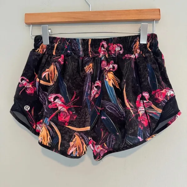 Lululemon Hotty Hot Low-Rise Lined Short 2.5" Veiled Floral - Image 7