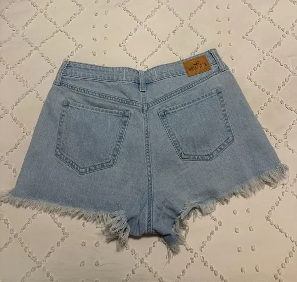 Hollister Ultra High-Rise Mom Shorts - Image 2