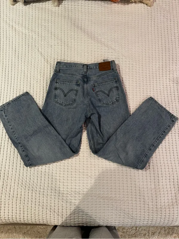 Classic Women’s Levi’s Jeans - Image 5
