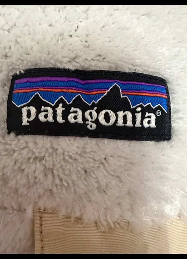 Patagonia Oatmeal Pullover Snap Fleece - size Large. ***refer to measurements for size. Gently Warn and excellent condition. Measurements approximately from armpit to armpit 19.5” not fully stretched out x 25” long. Non-smoking home. Priced at as is condition. Don’t like my price make a reasonable offer! And thank you for checking my closet! - Image 5