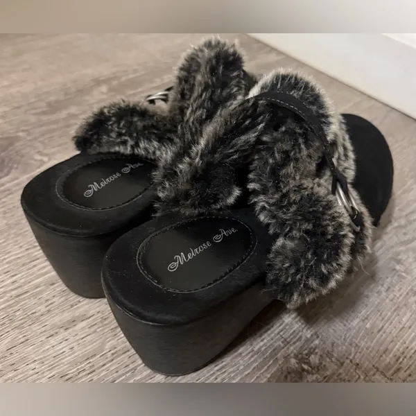 Melrose Ave Faux Fur Lined Studded Clogs | Cozy Winter Shoes | Size 7.5 - Image 5