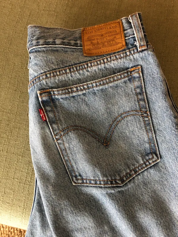 Wedgie Fit Cropped Jeans - Image 5