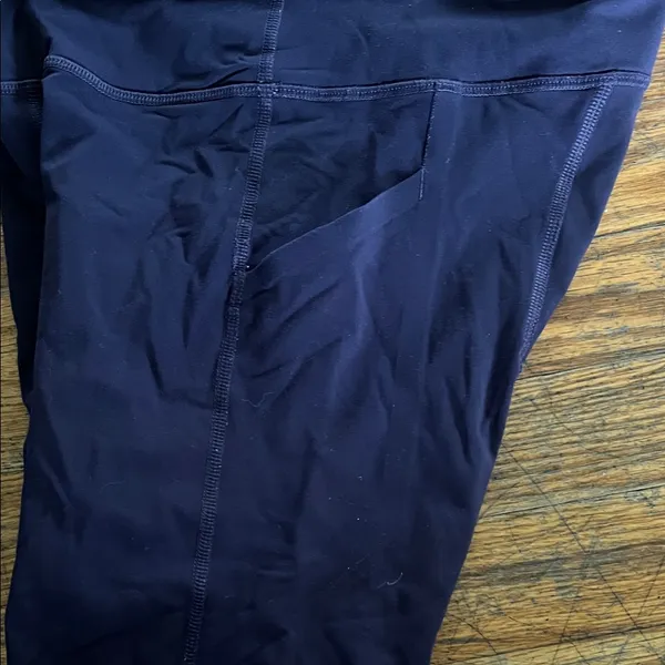 Lululemon Purple Capri Leggings with Pockets - Image 4