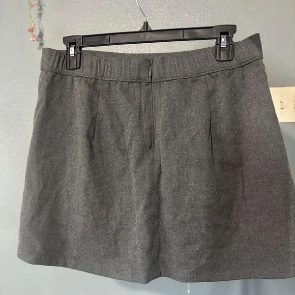 Hollister-co Women's Black and Grey Skirt - Image 4