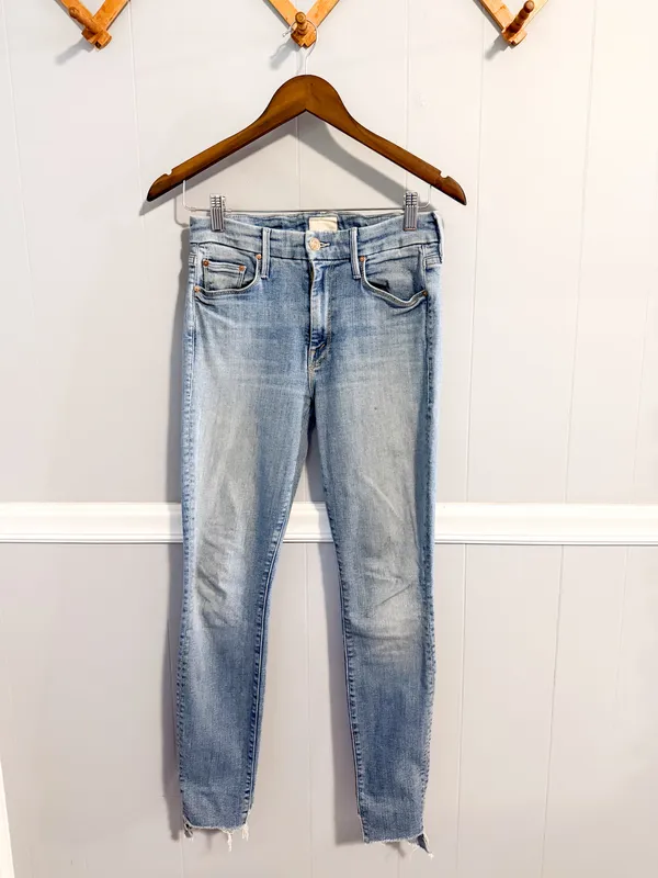 Mother Denim The Looker Two Step Ankle Fray Skinny Jeans in Kiss and Make Up - Image 6