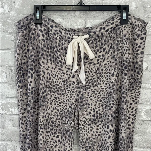 Soma Wknd Leopard Print Joggers with Cream Tie - Image 2