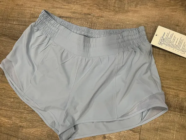 Lululemon nwt  2.5 hotty hot shorts - Image 5