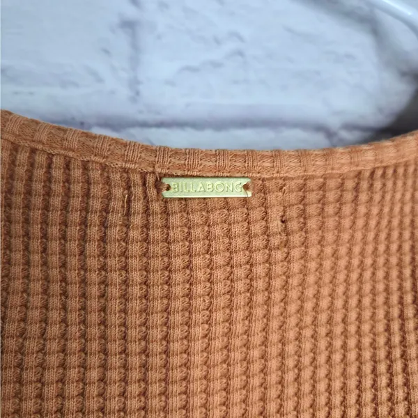 NWT Billabong Waffle Knit Henley Crop Top L Rust Terracotta Button Up Thermal - Image 9