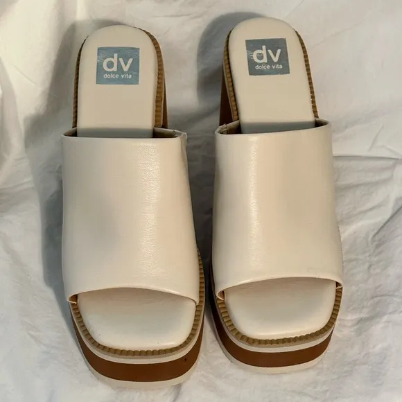 DV by Dolce Vita Wedge Slide Sandals. Size 8. - Image 3