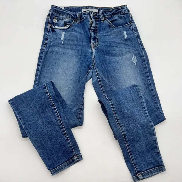 KanCan Estilo Style Women's Medium Wash Straight Leg Ankle Length Distress Jeans - Image 7