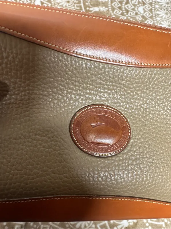 Dooney & Bourke 80s Taupe Pebbled Leather Crossbody with Tan Trim - Image 15