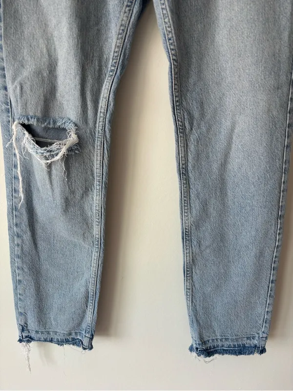 We The Free Light Wash Denim Jeans Straight Leg Distressed Blowout Knee - Image 3