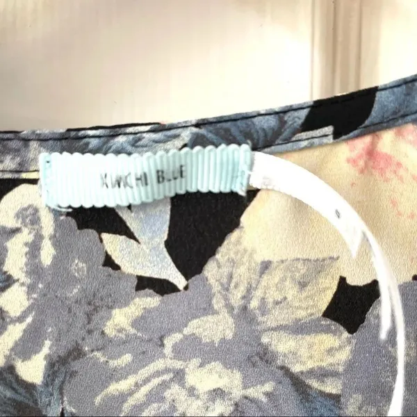 Kimichi Blue black floral tie front short sleeved top - Image 11