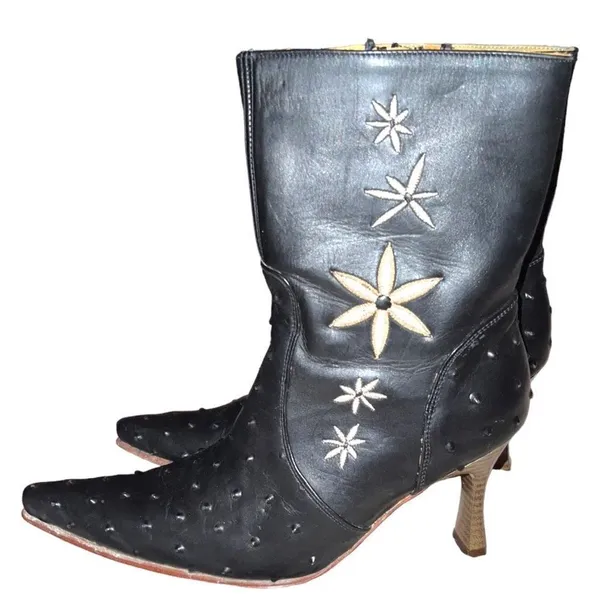 El Canelo lady’s black booties with cream flowers on side. - Image 9