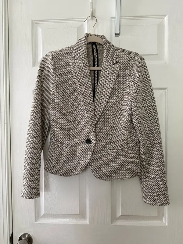 Amanda & Chelsea One-Button Blazer - Image 9