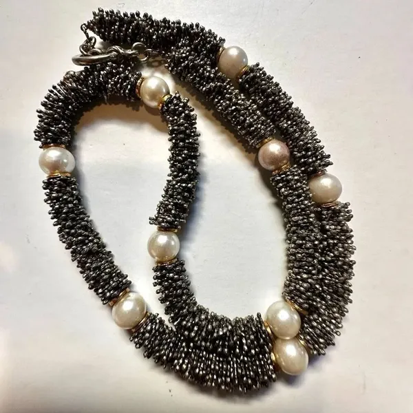 Silver tone faux pearl collar necklace - Image 7