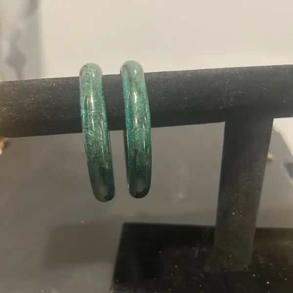 Elegant Green Bangle Bracelets - Image 5