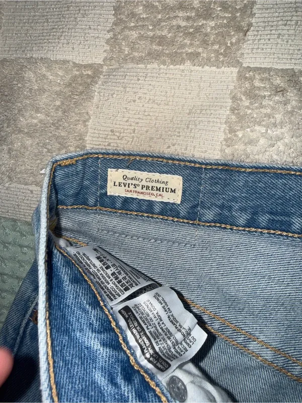 Levi's 501 distressed Short:‎ size 29 - Image 4