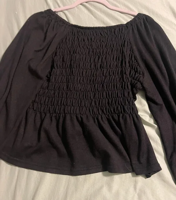 Lizard Thicket Black Cropped Long Sleeve - Image 3