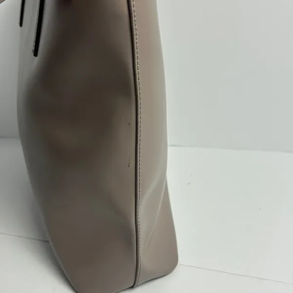 Kate Spade New York Taupe Leather Tote Bag with Glitter Bow Charm Zip Top - Image 9