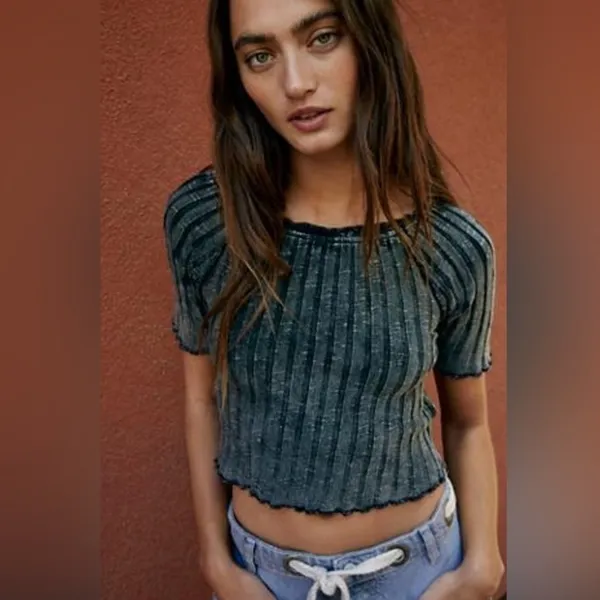 WE THE FREE Meant To Be Black Ribbed Cropped Short Sleeve Tee Top Medium New‎ - Image 3
