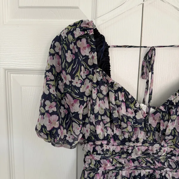 ASTR The Label V-Wire Sweetheart Floral Midi Dress Puff Sleeve Purple Navy - Image 4